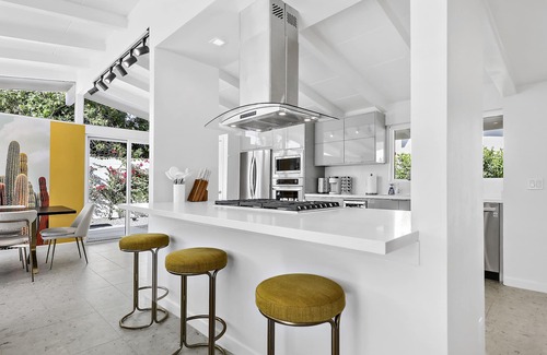 Magnesia Falls Cove House | 'Desert Tones' mid-century modern pool and spa home with lots of amenities!