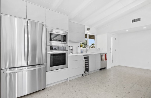 Magnesia Falls Cove House | 'Desert Tones' mid-century modern pool and spa home with lots of amenities!