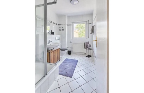 Friedrichstadt Apartment | Design Apartment 2R | Central | King Bed | Netflix
