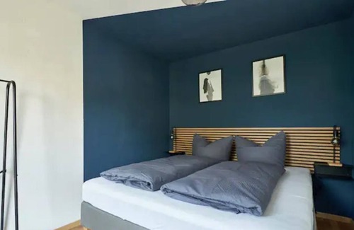 Friedrichstadt Apartment | Design Apartment 2R | Central | King Bed | Netflix