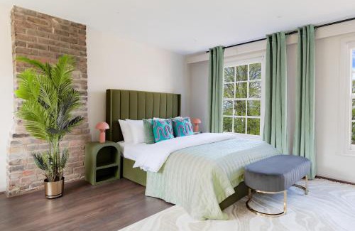 Bermondsey Apartment | Design Haven! Big Group-Friendly 4BR City Escape in Waterloo's Coolest Corner