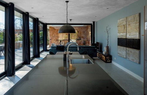 Den Hout House | Design holiday home on estate Bergvliet with hot tub in the Brabant forests between Breda and Oosterhout.