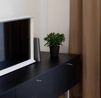Liberty Avenue Apartment | Design Studio Apartment with Balcony by Domvia
