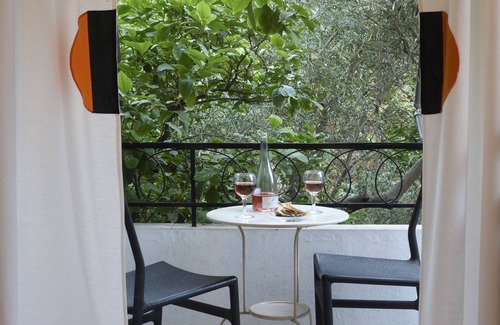 Pangrati Apartment | Design Studio with Balcony