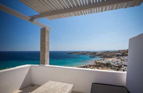 Paradise Apartment | Design Suite B - Sea View, Shared Infinity Pool, Gym, Bar