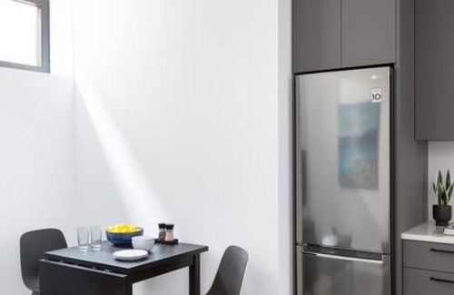Arbutus Ridge Apartment | Designer 1 Bdr Garden Suite - Arbutus/Kits/UBC