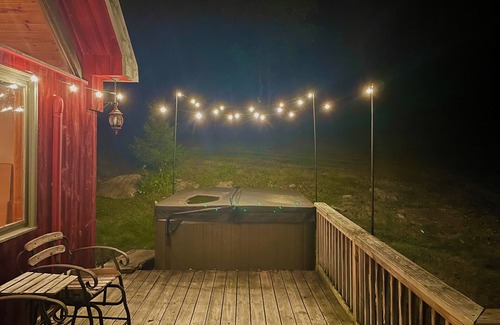 Winhall House | Designer 4-bedroom house in charming Stratton home sleeps 12.