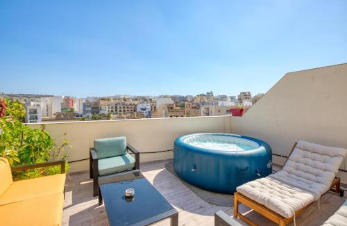 Msida Apartment | Designer 5 Star Garden Penthouse Hot Tub Marina Skyline