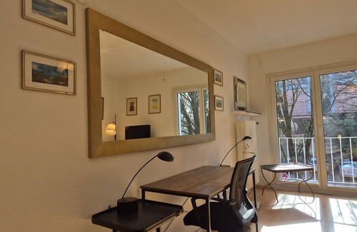 Elberfeld-Mitte Apartment | Designer-Apartment-Ensuite with Shower-Street View