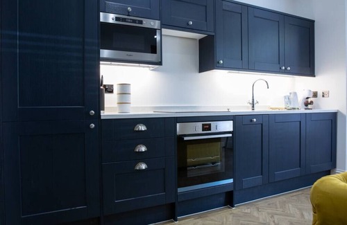 Canton Apartment | Designer Cardiff Apartment with Free Parking