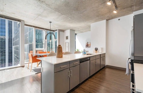 Downtown Chicago Apartment | Designer Combo: The Loop 2x 3BR, Group Stay, Views