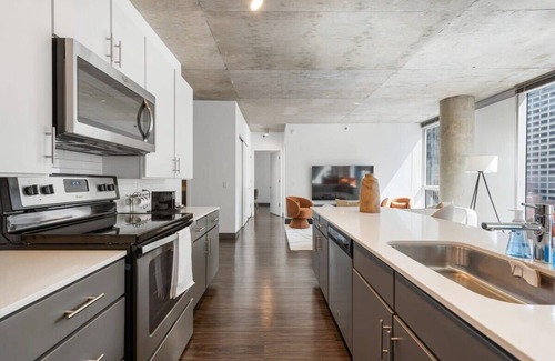 Downtown Chicago Apartment | Designer Combo: The Loop 2x 3BR, Group Stay, Views