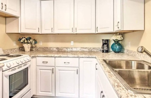 Great Falls House | Designer Cottage by Wrecked & Refined | Walk to Downtown & Missouri River