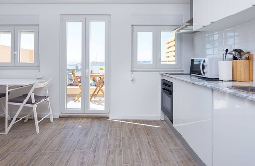 Lisbon Old Town Apartment | Designer Flats in Lapa - Varanda dos Golfinhos