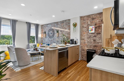 Central Square Apartment | Designer Home 3BR 2Bath Harvard MIT Vintage/Modern retreat
