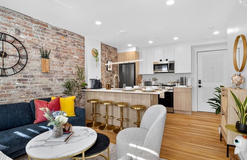 Central Square Apartment | Designer Home 3BR 2Bath Harvard MIT Vintage/Modern retreat
