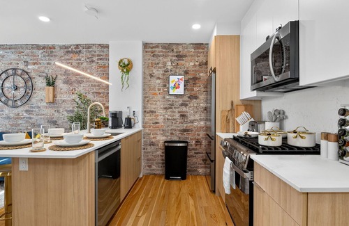 Central Square Apartment | Designer Home 3BR 2Bath Harvard MIT Vintage/Modern retreat
