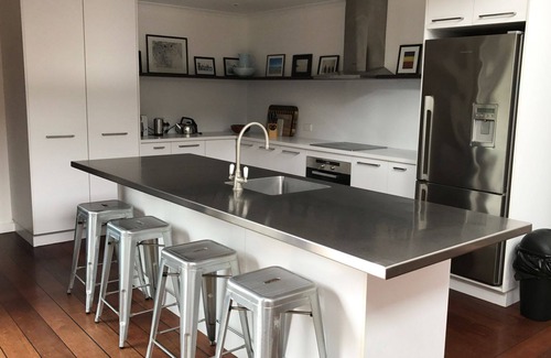 Inverloch House | Designer living close to beaches (now available for a 6/12mth rental)