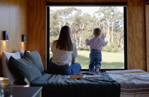 Pipers Creek House | Designer Private Off Grid Cabin with Lake Access - Esti