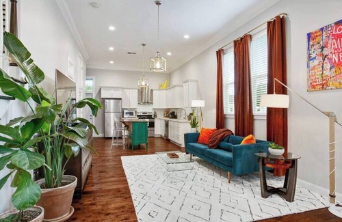 Milan House | Designer's Dream! 3 bed/2.5 bath