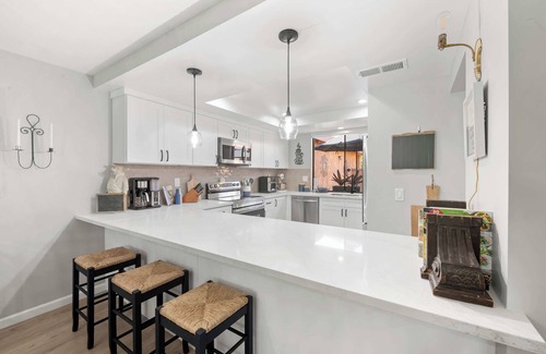Rancho Mirage Condo | Designer Seville Condo w Golf Mountain Views