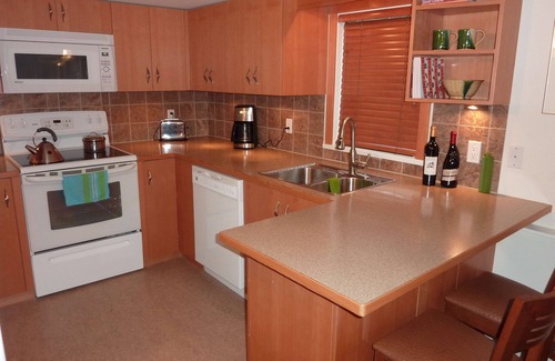Kitsilano Apartment | Designer Suite In The Heart Of Kitsilano.