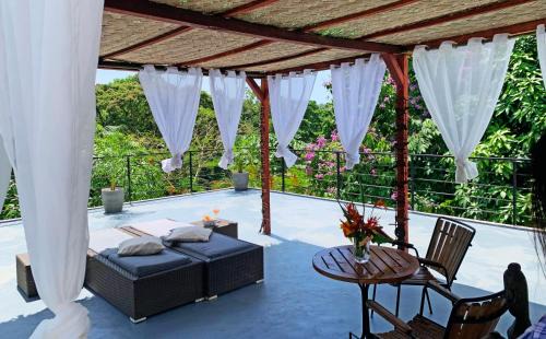 San Pedro Villa | Designer Villa "Sunset Hills" with Pool