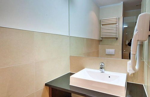 Pyrzowice Hotel | DeSilva Inn Katowice Airport