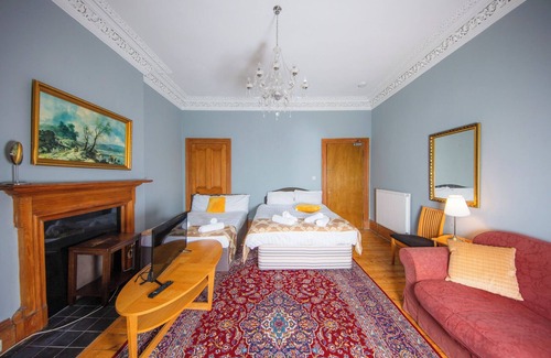 Newington Apartment | Desirable Edinburgh Retreat With Famous Park Views