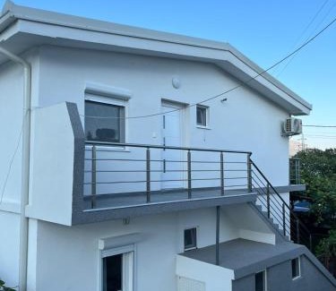 Zgrade Apartment | Deskos sea house in Sutomore I floor