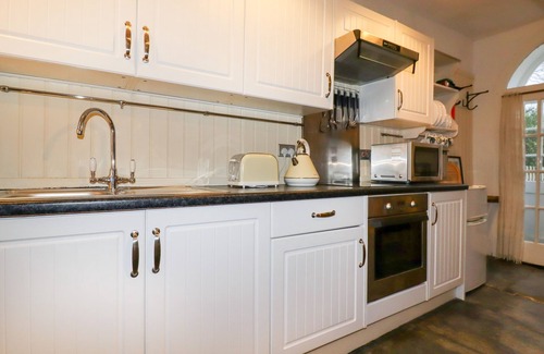 Boscastle Cottage | DESTINY COTTAGE, pet friendly, character holiday cottage in Boscastle