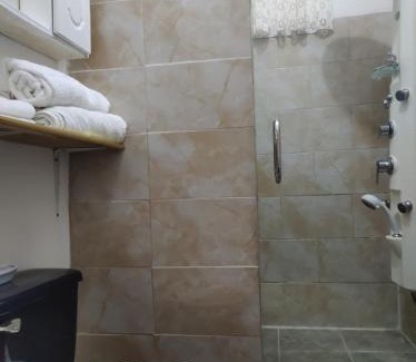 Runaway Bay Apartment | Destiny Palms Apt