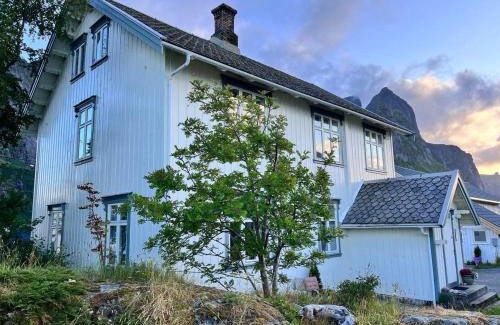 Reine House | Det Gamle Hotellet Guesthouse
