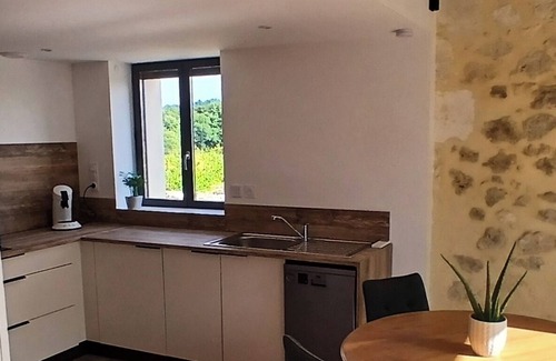 Villegouge House | Detached 2/4 bed stone studio near Saint-Émilion and Bordeaux.