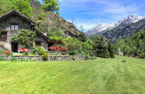 Croveo House | Detached 3½-room rustico with spacious and well-kept garden plot