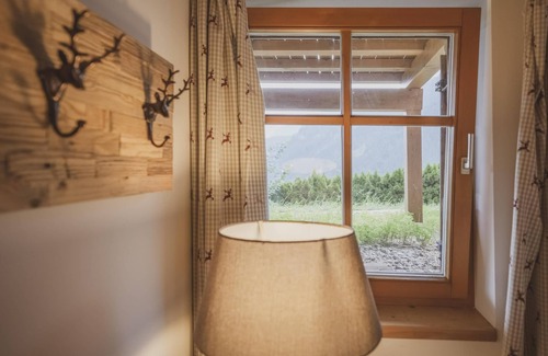 Wald im Pinzgau Ski Chalet | Detached chalet with terrace and views