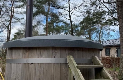 Maarn House | Detached chalet with 3 bedrooms, 1 bathroom and a hottub