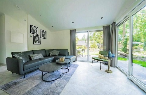 Maarn House | Detached chalet with 3 bedrooms, 1 bathroom and a hottub