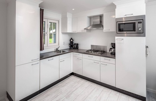 Hooghalen Ski Chalet | Detached chalet with dishwasher, in a nature reserve