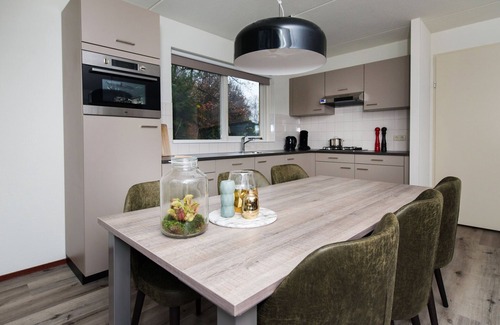 Bosgebied Hoenderloo House | Detached forest villa with dishwasher at De Veluwe