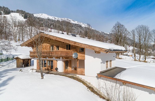 Grundau House | Detached group house close to the valley descent Ki-WestBahn