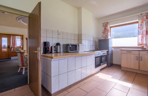 Huben House | Detached group house with ski storage room