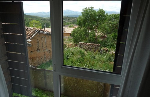 Berzosa del Lozoya Cottage | Detached house with garden