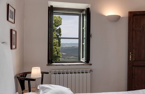 Civitella Paganico Apartment | Detached house with 2 rooms overlooking the vineyards of Montalcino