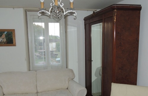 Commarin House | Detached house 170m2, enclosed garden 1000m2, 10 people, near Lac de Panthier