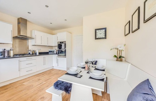 Milton Keynes House | Detached House Driveway Parking Fast WiFi SmartTV