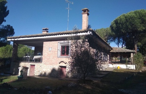 Laguna de Duero Ski Chalet | Detached house 8 km from Valladolid. Tranquility, surrounded by pine trees.