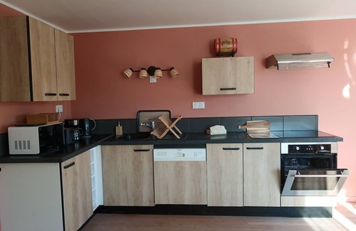 Carly House | Detached house, terrace and enclosed garden, ideal for families, pets allowed