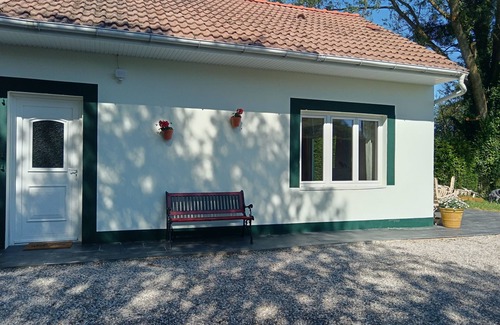 Carly House | Detached house, terrace and enclosed garden, ideal for families, pets allowed
