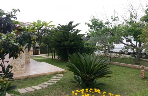 Alghero House | Detached house with barbecue, free wi-fi, green lawn, private parking